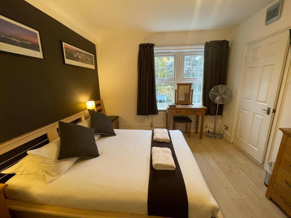 Oakhurst Gatwick B&B Crawley Kültér fotó